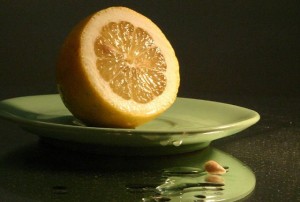 Пристрастие к лимонам укажет на больную печень